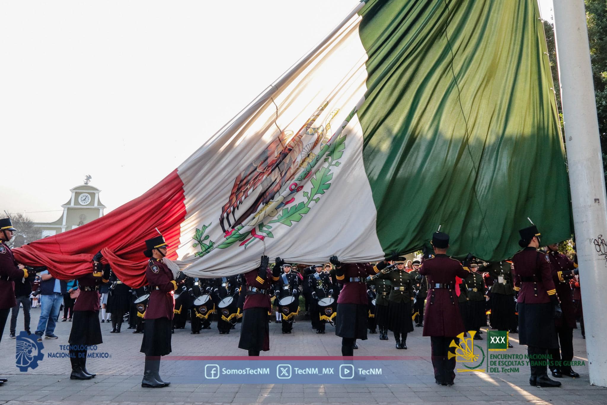 Solemne ceremonia llena de honor y orgullo para conmemorar el Día de la Bandera